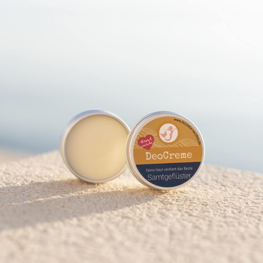 Geöffnete Mini DeoCreme SamtGeflüster mit 15 g natürlicher DeoCreme