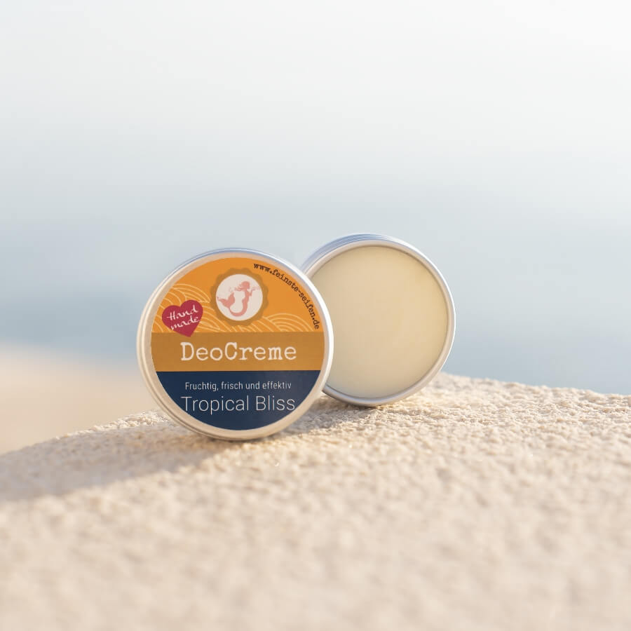 Geöffnete Mini DeoCreme Tropical Bliss mit 15 g natürlicher DeoCreme