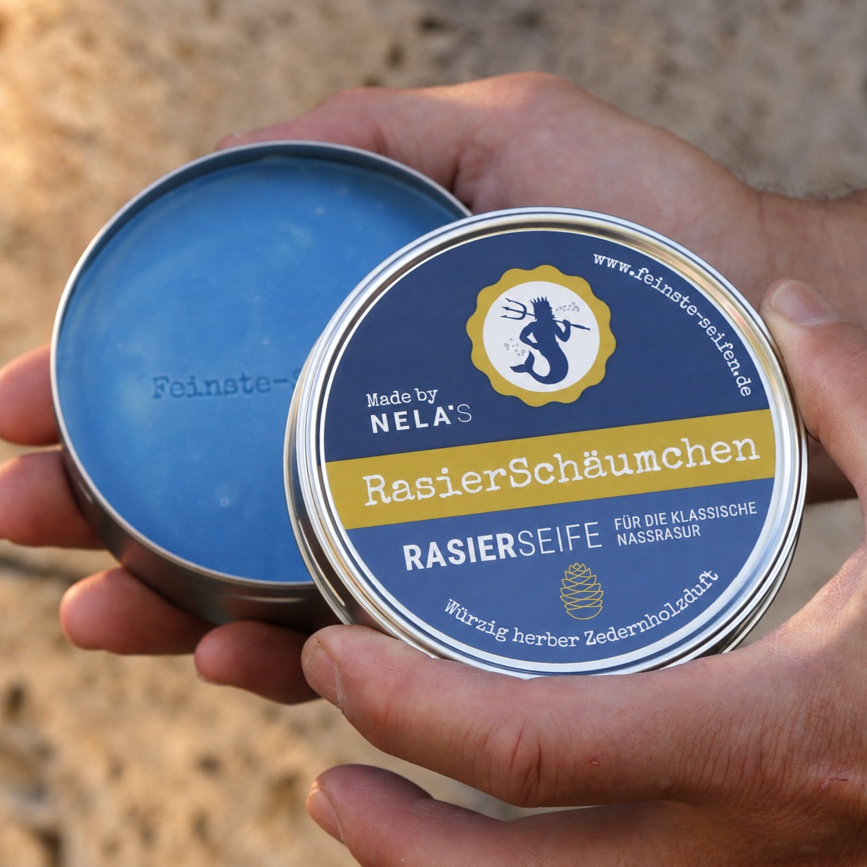 Handgemachte Seife zur Nassrasur mit veganem Rasierpinsel